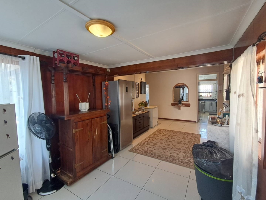 4 Bedroom Property for Sale in Mondeor Gauteng