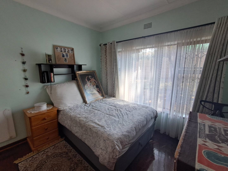 4 Bedroom Property for Sale in Mondeor Gauteng