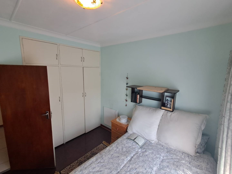 4 Bedroom Property for Sale in Mondeor Gauteng