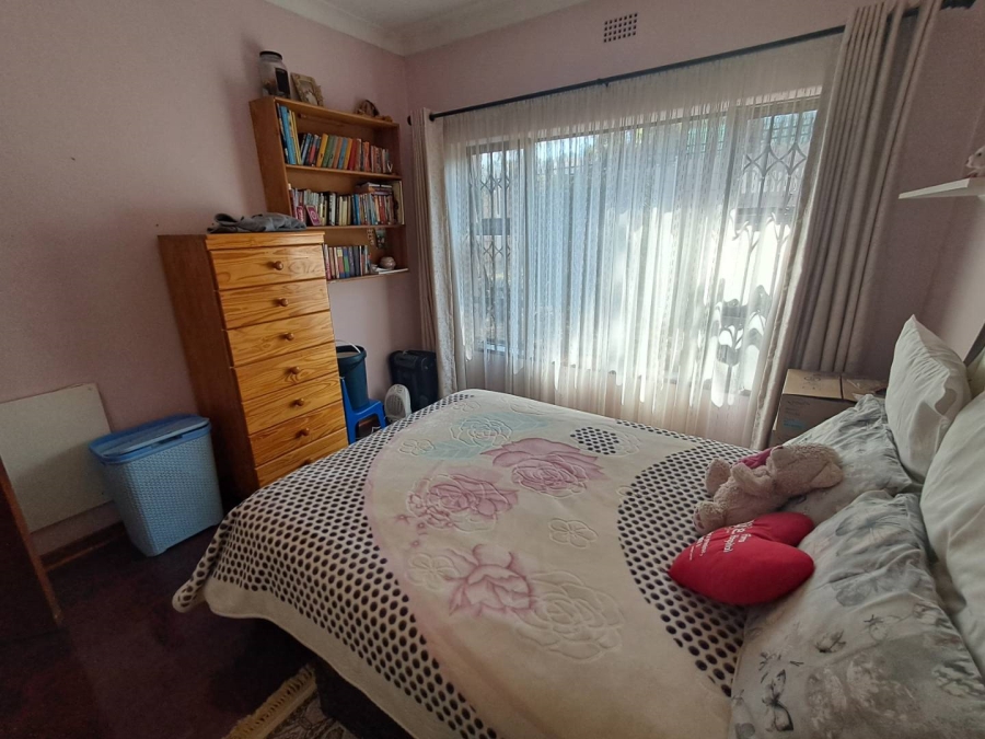 4 Bedroom Property for Sale in Mondeor Gauteng