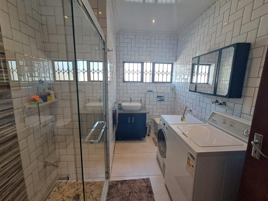 4 Bedroom Property for Sale in Mondeor Gauteng