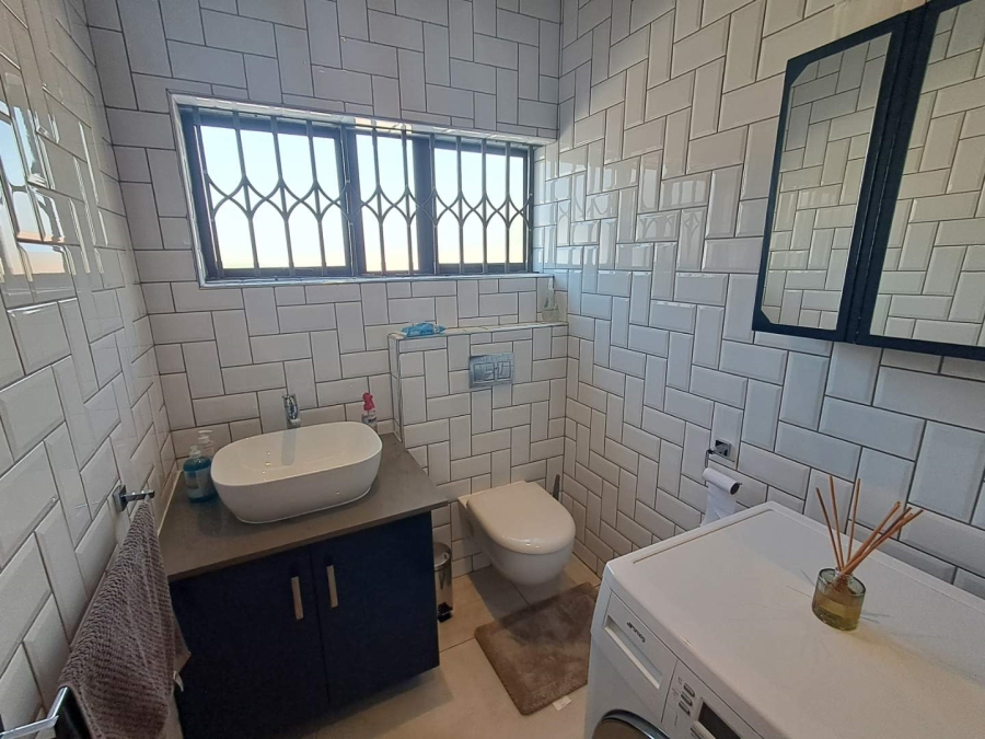 4 Bedroom Property for Sale in Mondeor Gauteng