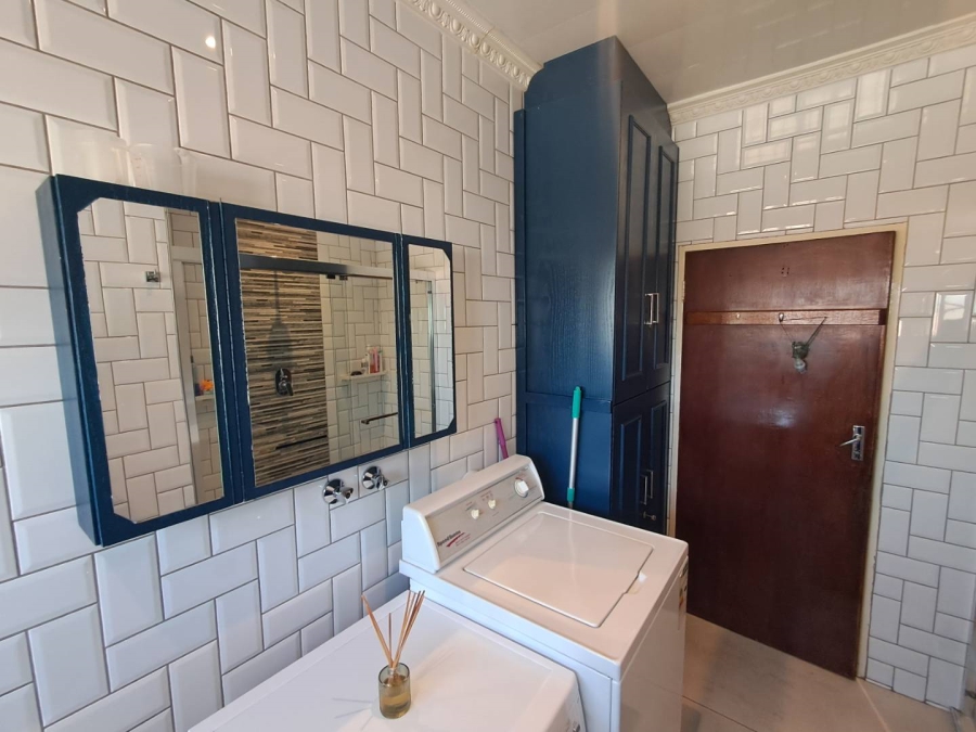 4 Bedroom Property for Sale in Mondeor Gauteng