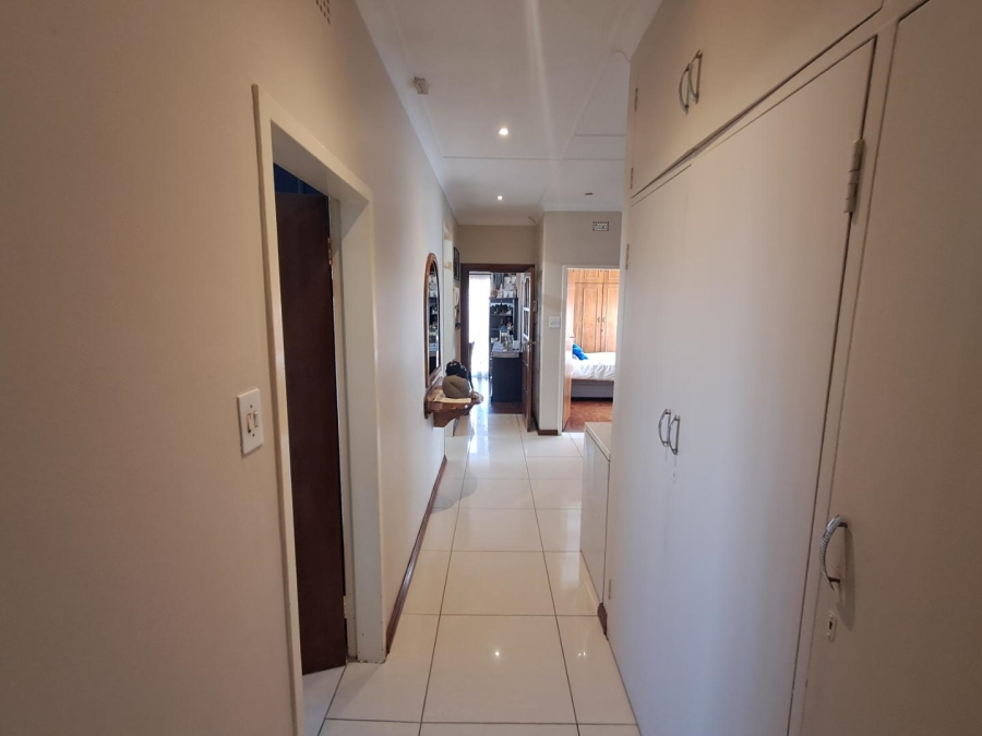 4 Bedroom Property for Sale in Mondeor Gauteng