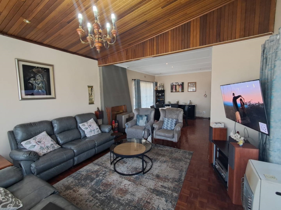 4 Bedroom Property for Sale in Mondeor Gauteng