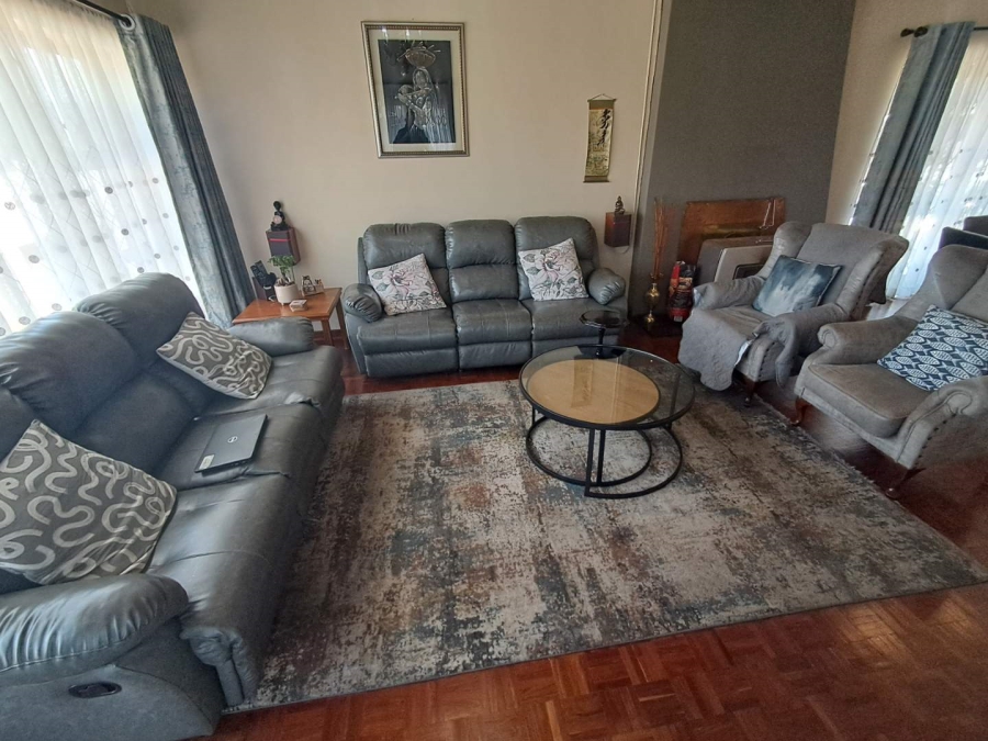 4 Bedroom Property for Sale in Mondeor Gauteng