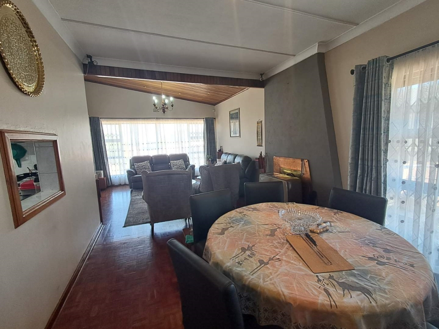 4 Bedroom Property for Sale in Mondeor Gauteng