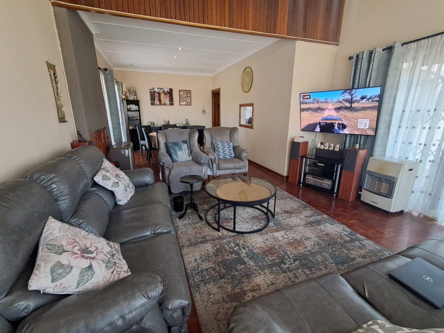 4 Bedroom Property for Sale in Mondeor Gauteng