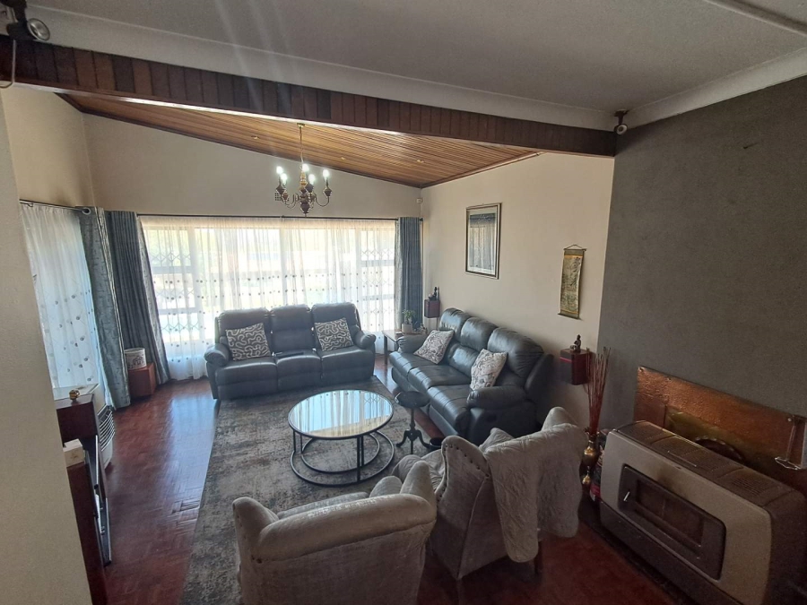 4 Bedroom Property for Sale in Mondeor Gauteng