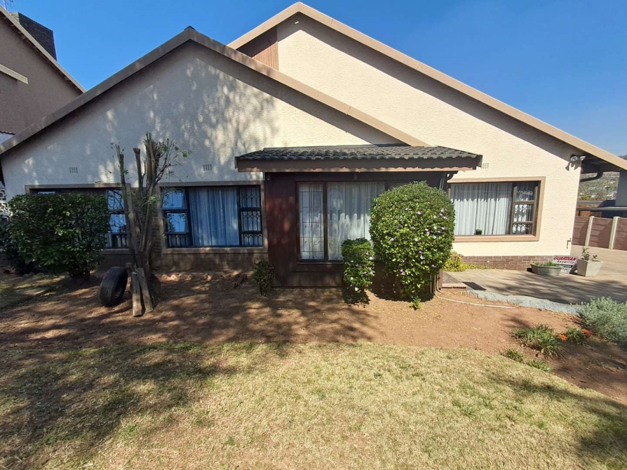 4 Bedroom Property for Sale in Mondeor Gauteng