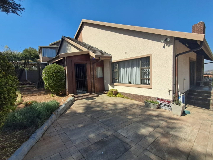 4 Bedroom Property for Sale in Mondeor Gauteng