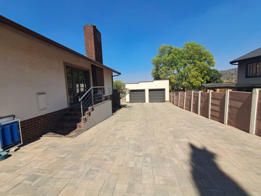 4 Bedroom Property for Sale in Mondeor Gauteng