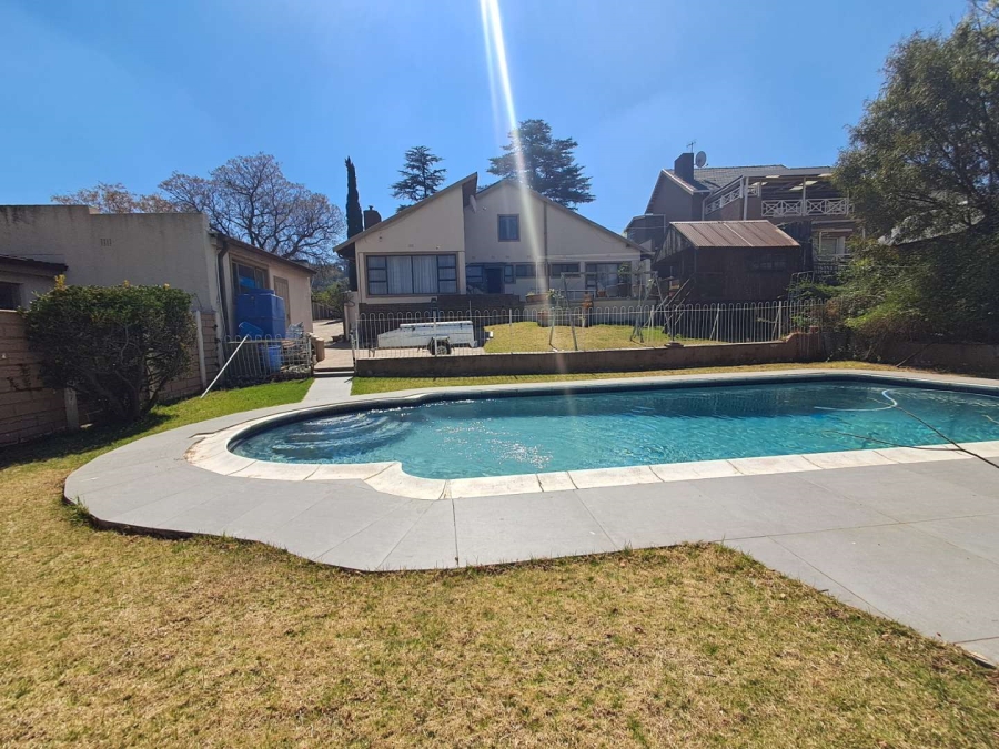 4 Bedroom Property for Sale in Mondeor Gauteng
