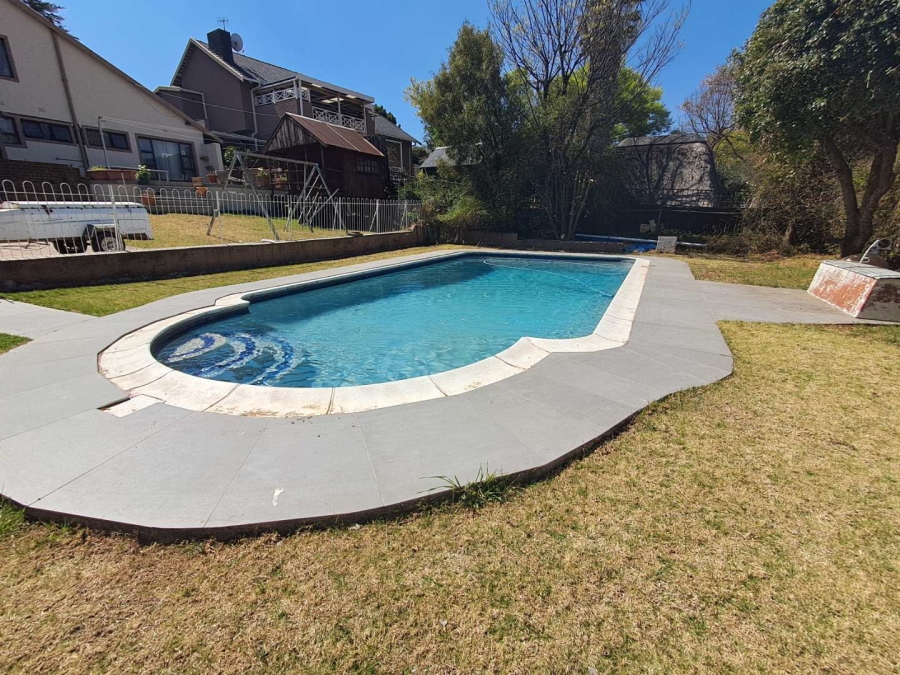 4 Bedroom Property for Sale in Mondeor Gauteng