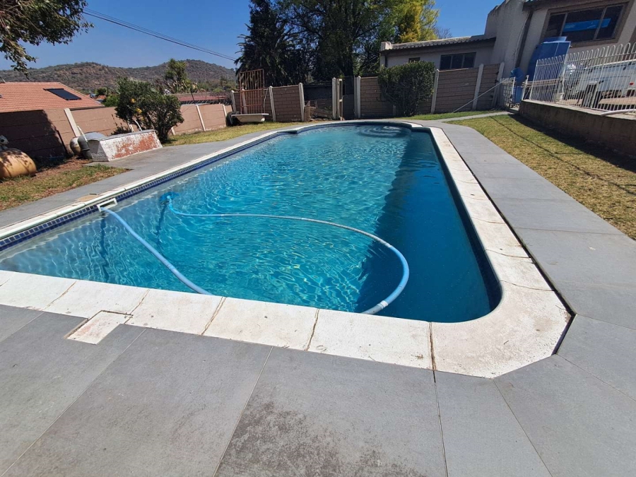 4 Bedroom Property for Sale in Mondeor Gauteng