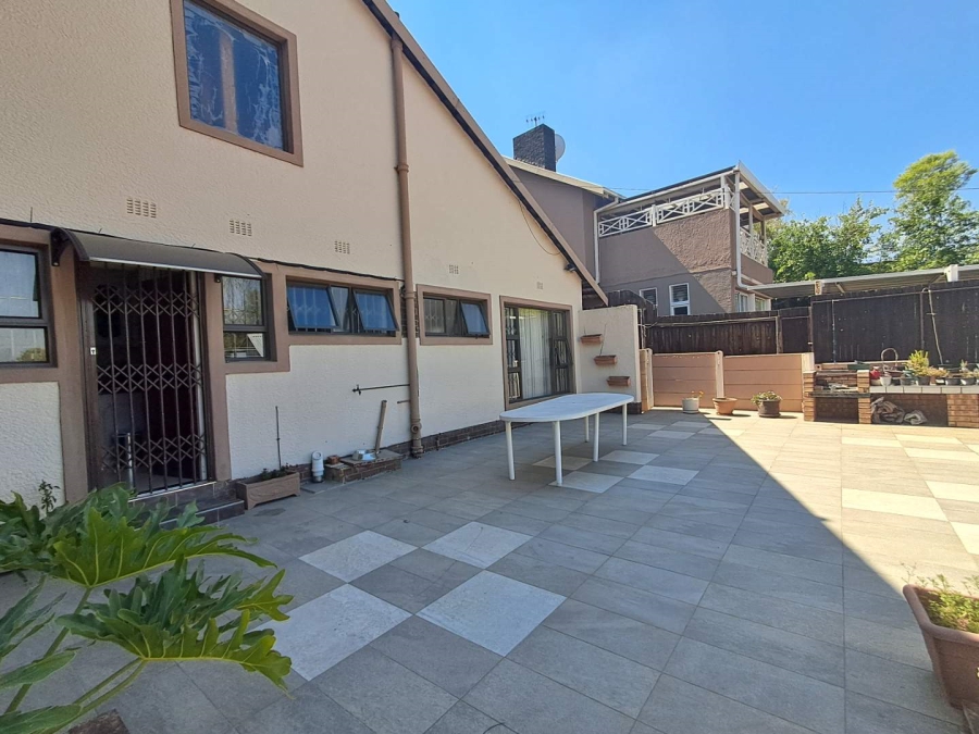 4 Bedroom Property for Sale in Mondeor Gauteng