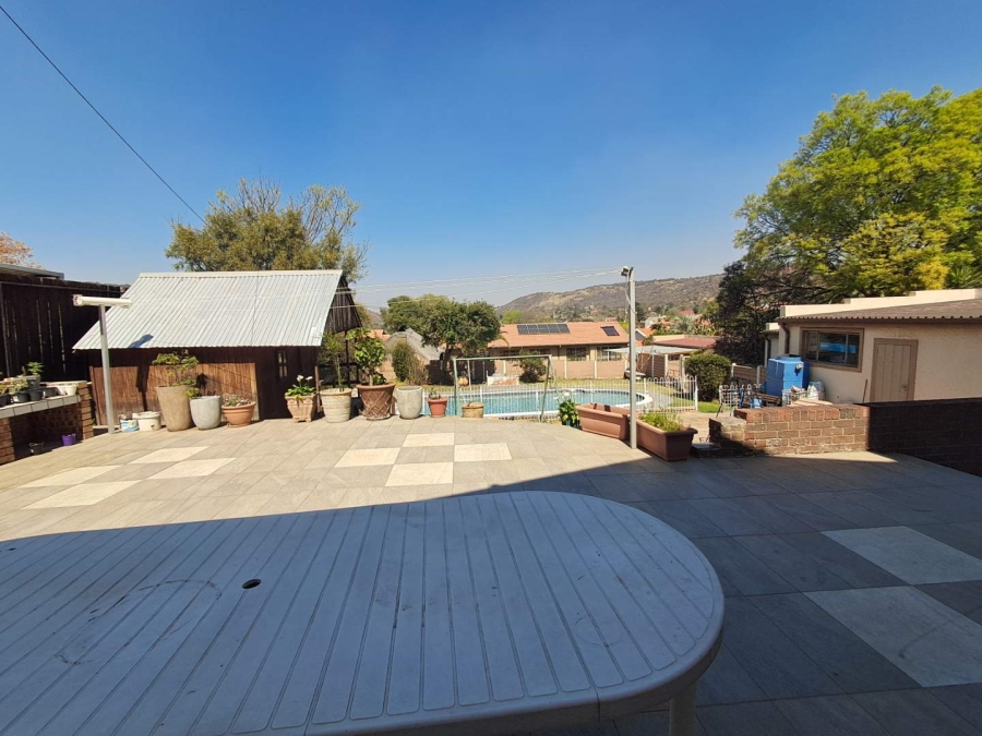 4 Bedroom Property for Sale in Mondeor Gauteng