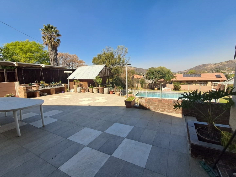 4 Bedroom Property for Sale in Mondeor Gauteng