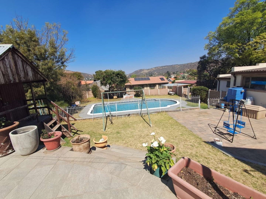 4 Bedroom Property for Sale in Mondeor Gauteng