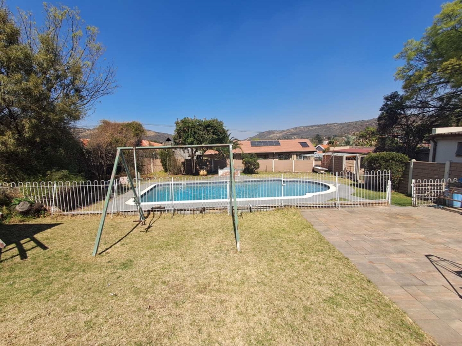 4 Bedroom Property for Sale in Mondeor Gauteng