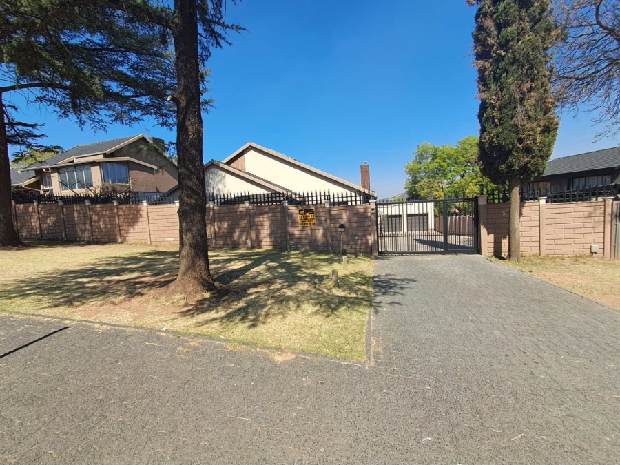4 Bedroom Property for Sale in Mondeor Gauteng