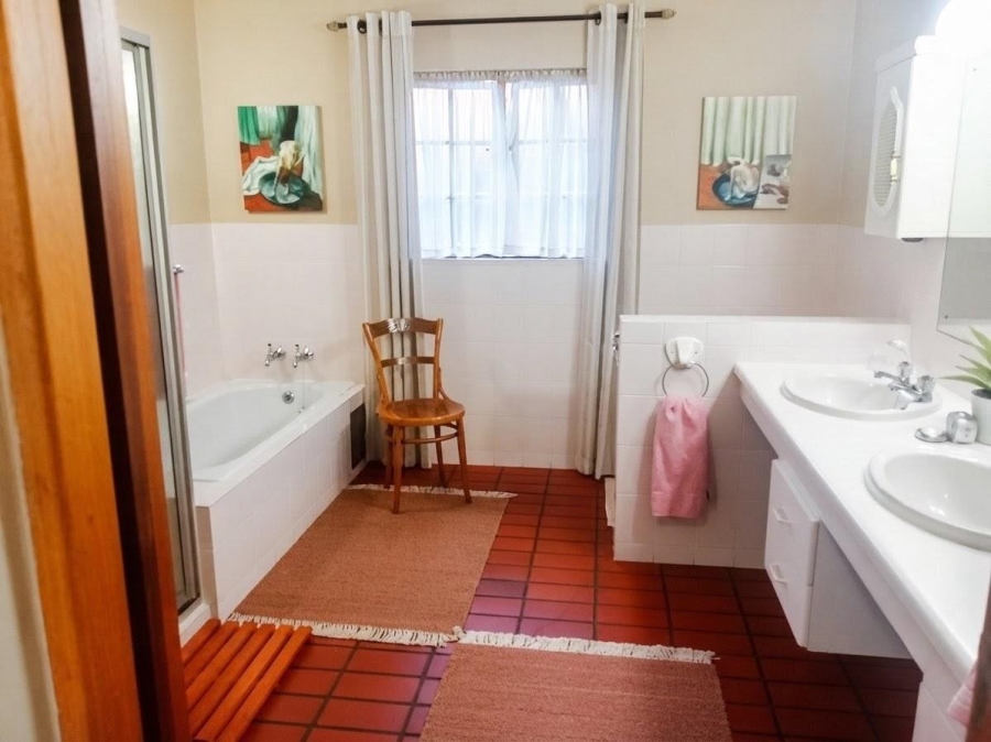 4 Bedroom Property for Sale in Ninapark Gauteng