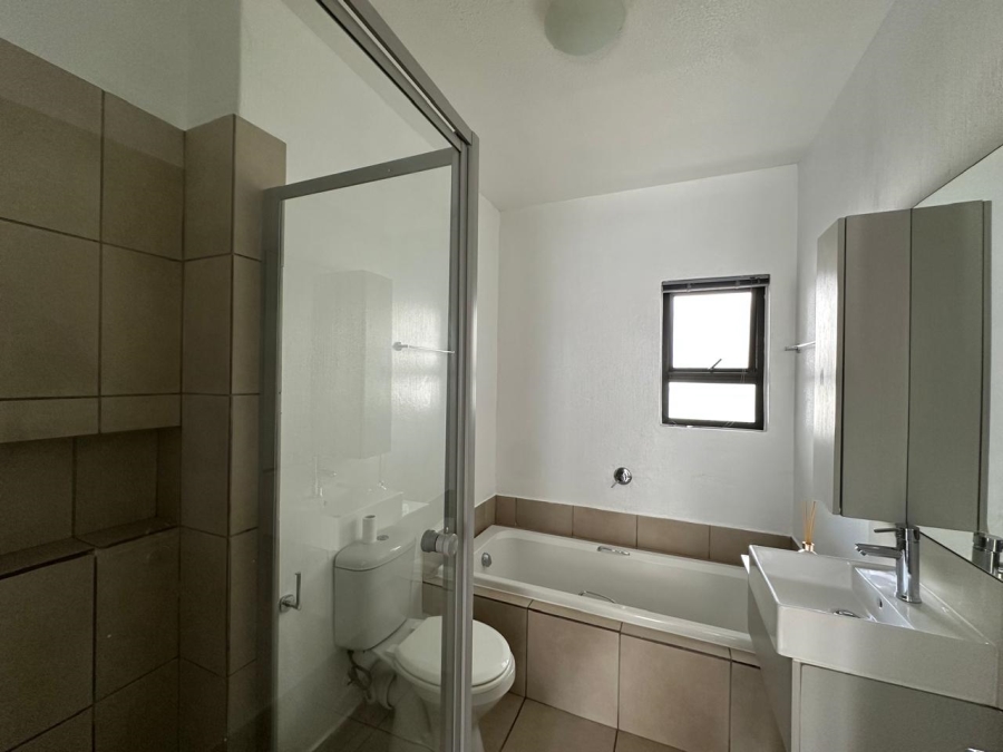 To Let 2 Bedroom Property for Rent in Broadacres Gauteng