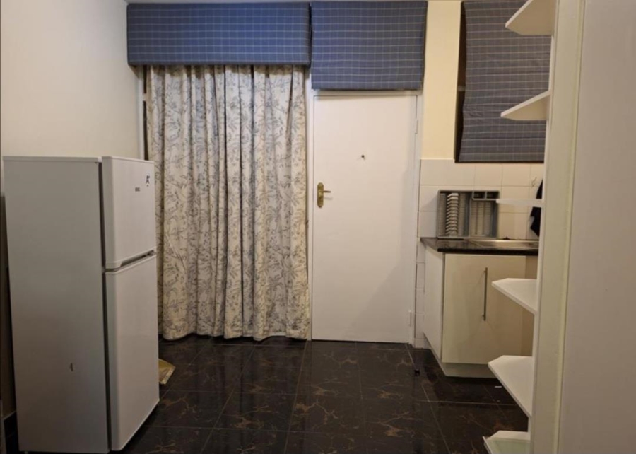 To Let 1 Bedroom Property for Rent in Illovo Gauteng