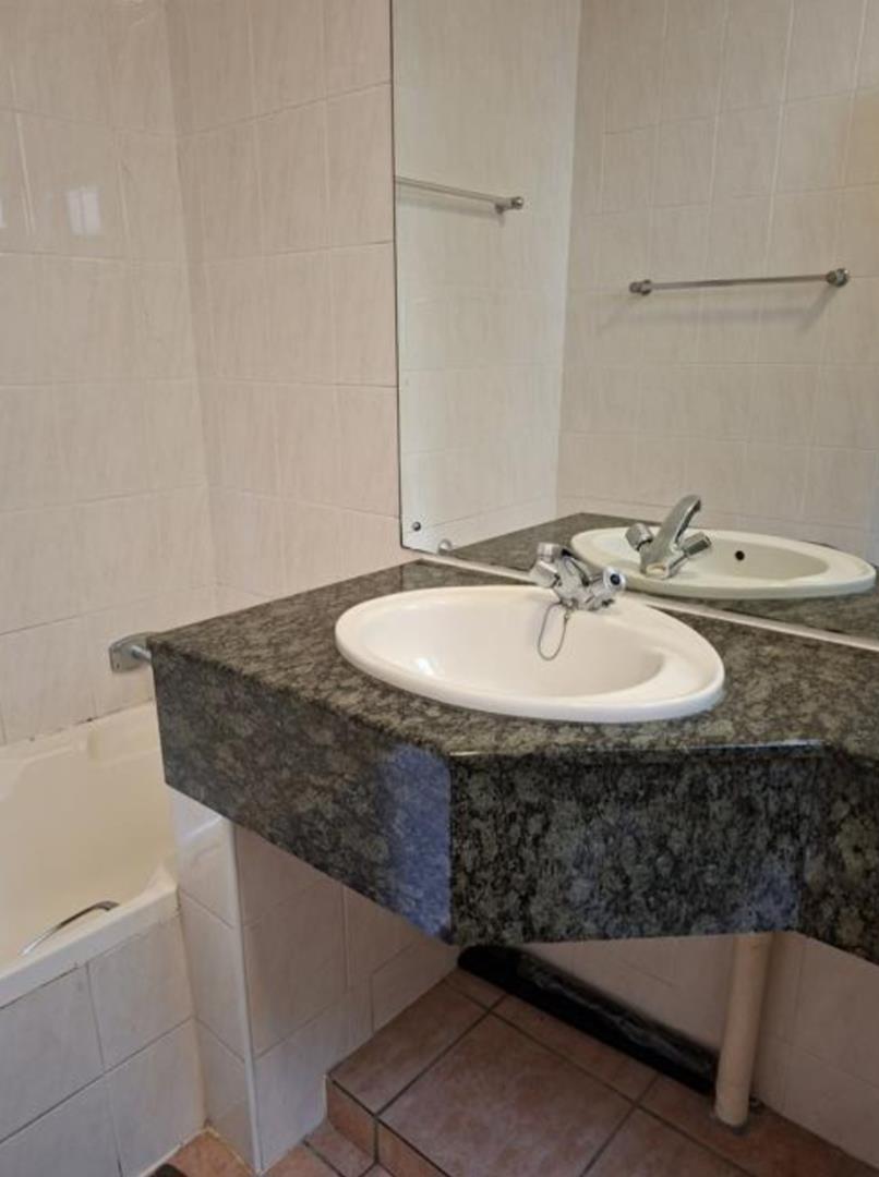 To Let 1 Bedroom Property for Rent in Illovo Gauteng
