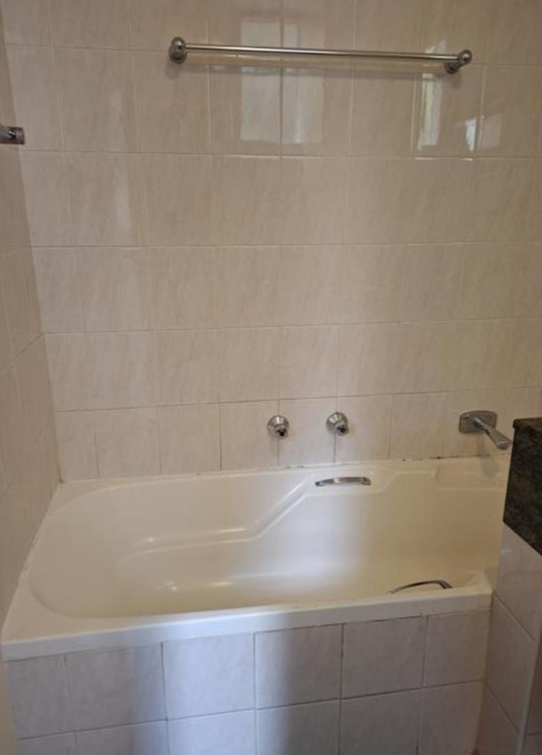 To Let 1 Bedroom Property for Rent in Illovo Gauteng