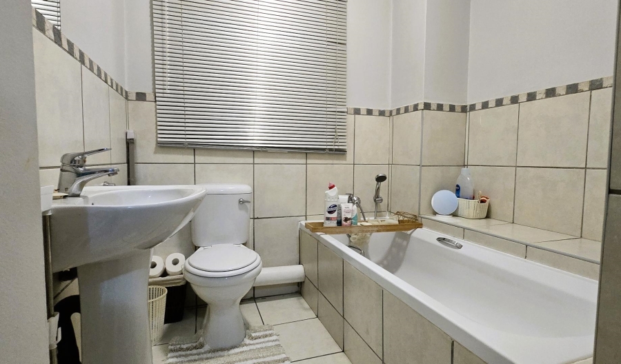 1 Bedroom Property for Sale in Kosmosdal Gauteng