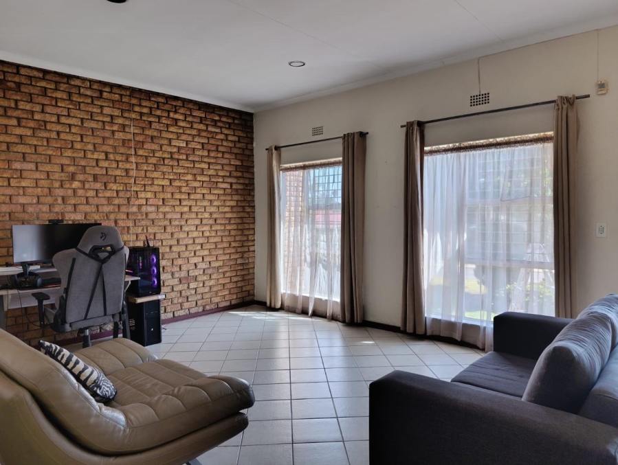 To Let 3 Bedroom Property for Rent in Terenure Gauteng