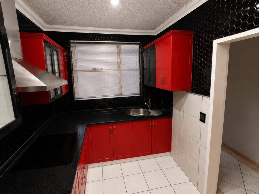 2 Bedroom Property for Sale in La Montagne Gauteng