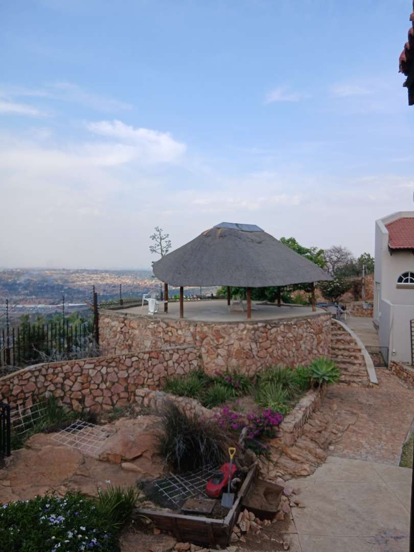 7 Bedroom Property for Sale in Helderkruin Gauteng