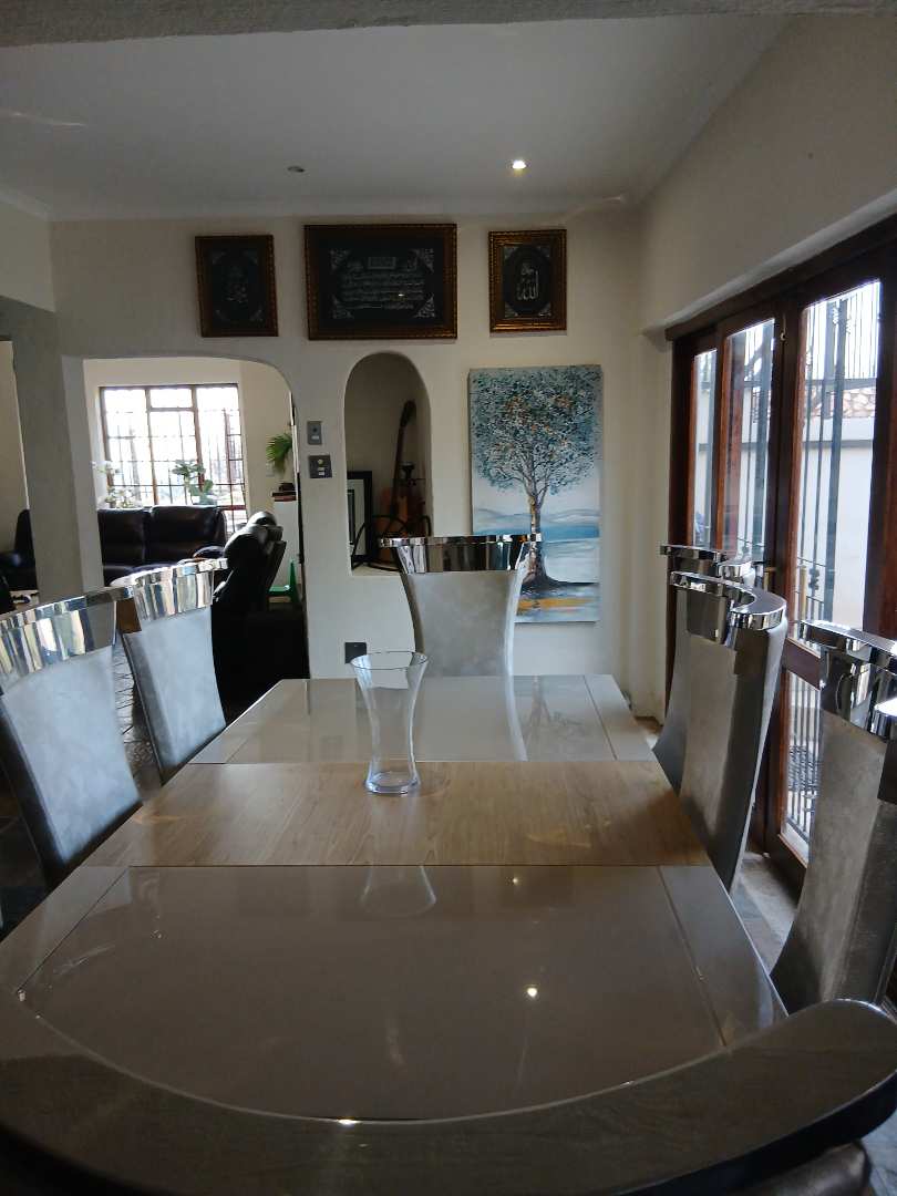 7 Bedroom Property for Sale in Helderkruin Gauteng
