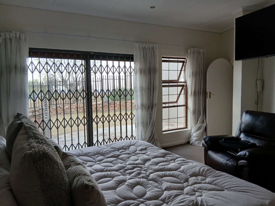 7 Bedroom Property for Sale in Helderkruin Gauteng