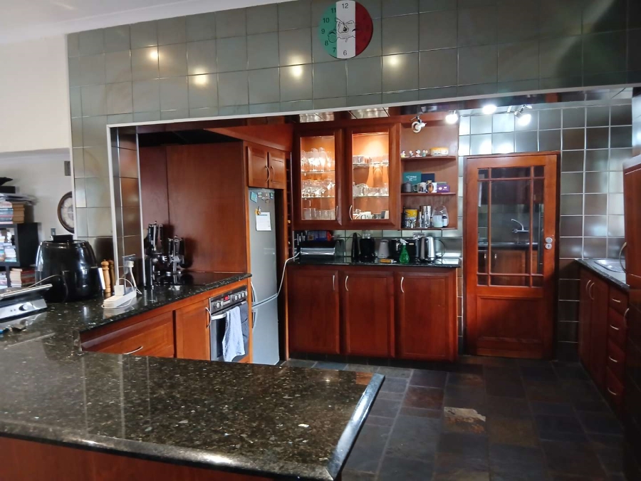 7 Bedroom Property for Sale in Helderkruin Gauteng