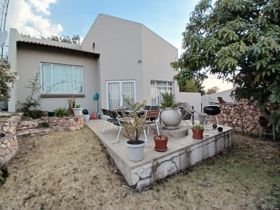 7 Bedroom Property for Sale in Helderkruin Gauteng