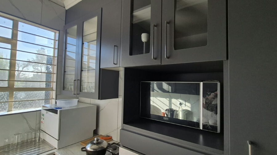 2 Bedroom Property for Sale in Brackenhurst Gauteng