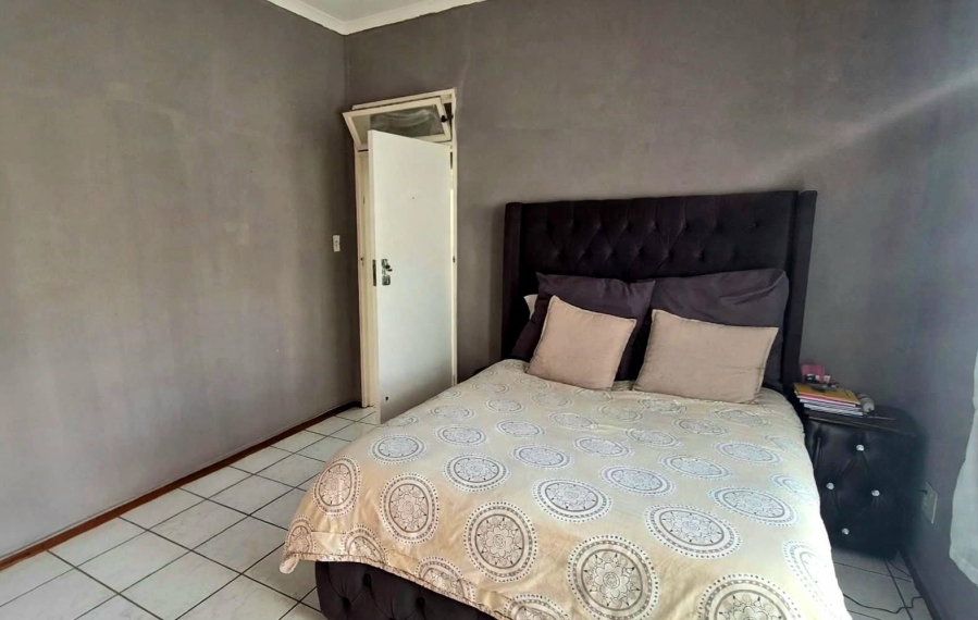 2 Bedroom Property for Sale in Brackenhurst Gauteng