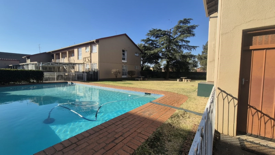 2 Bedroom Property for Sale in Brackenhurst Gauteng