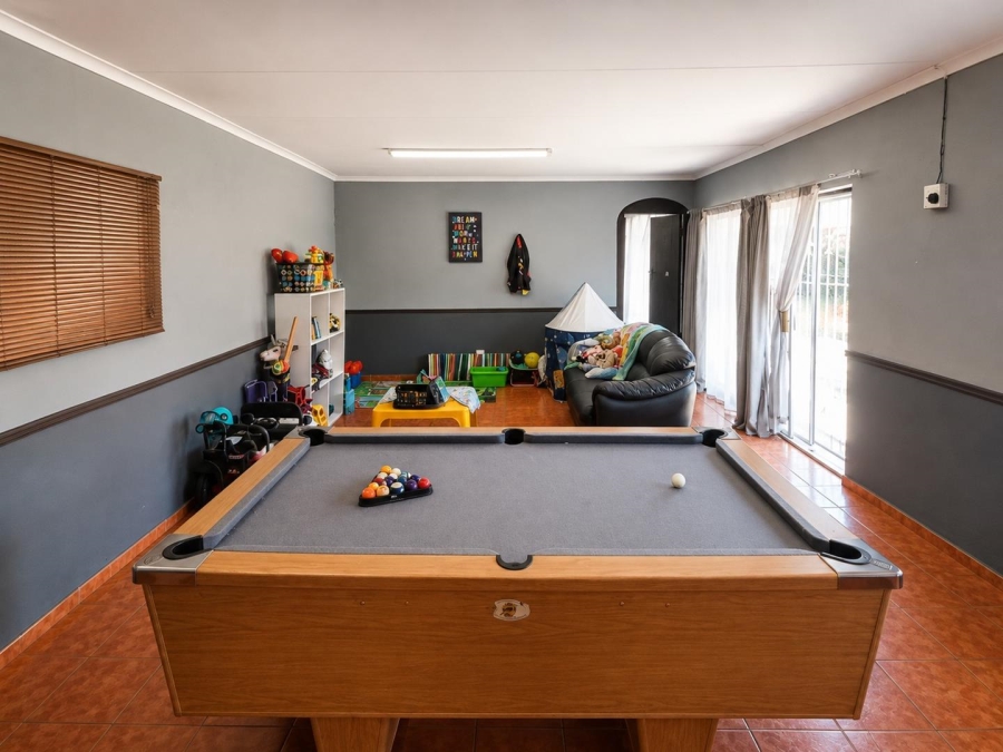 5 Bedroom Property for Sale in Brackendowns Gauteng