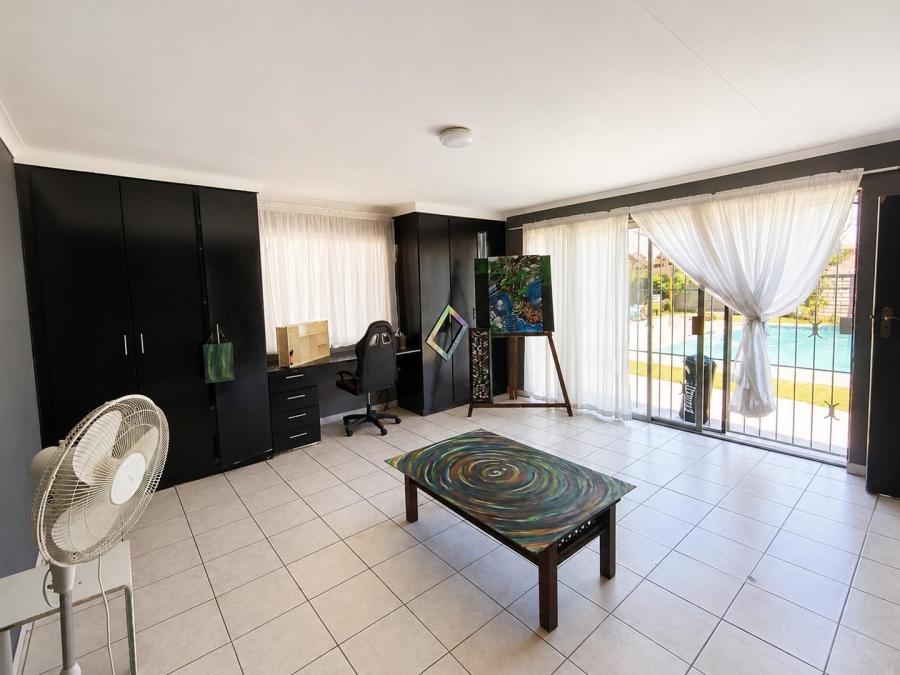 5 Bedroom Property for Sale in Brackendowns Gauteng