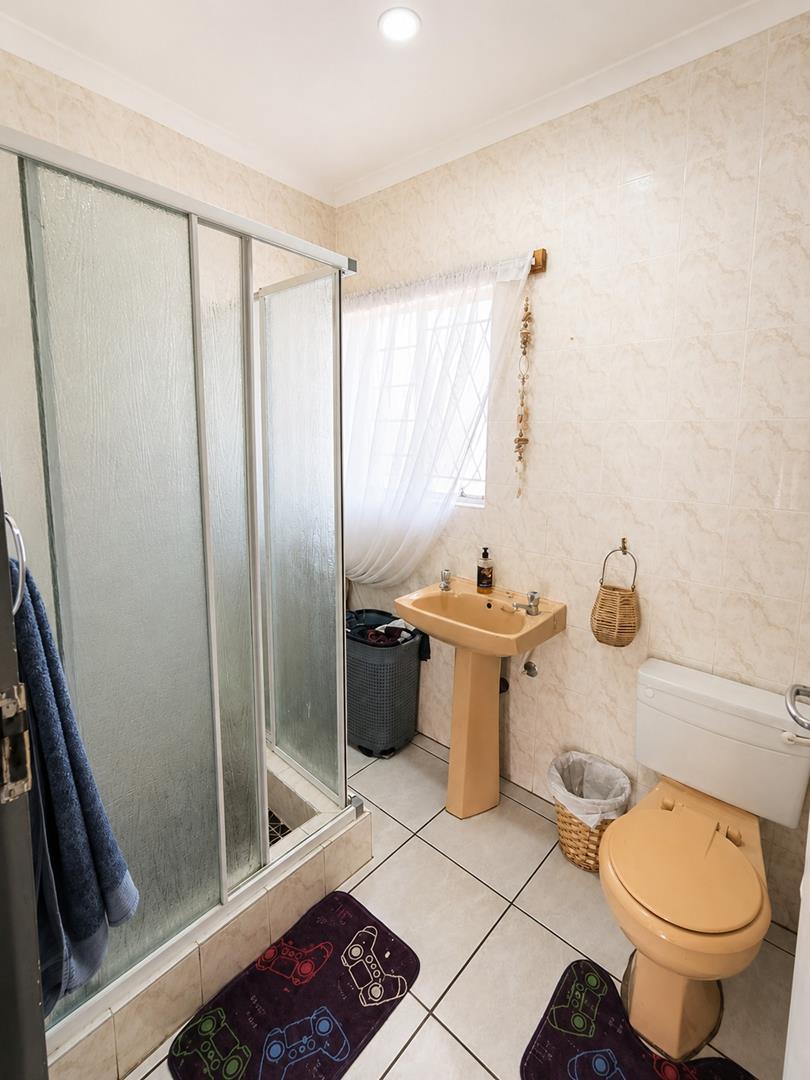 5 Bedroom Property for Sale in Brackendowns Gauteng