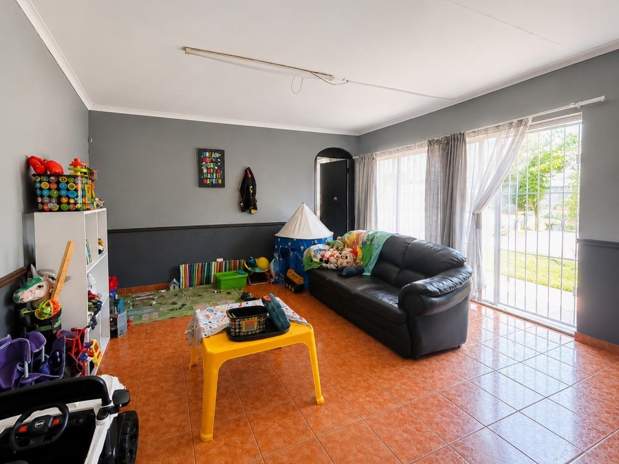 5 Bedroom Property for Sale in Brackendowns Gauteng