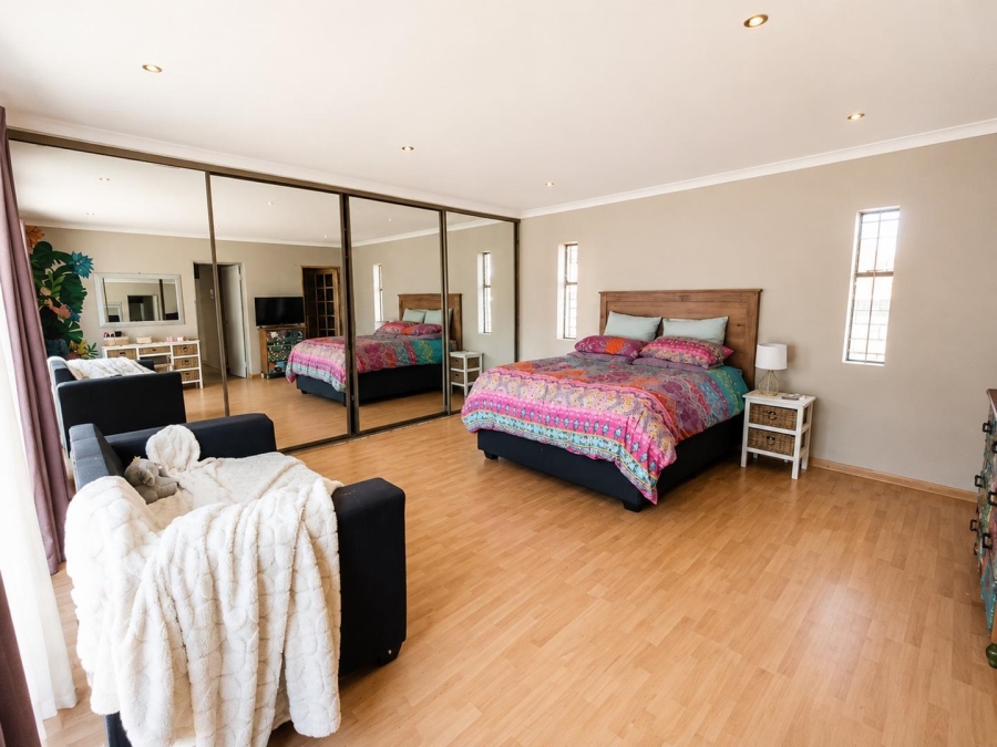 5 Bedroom Property for Sale in Brackendowns Gauteng