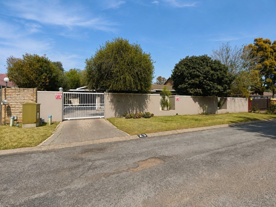 5 Bedroom Property for Sale in Brackendowns Gauteng