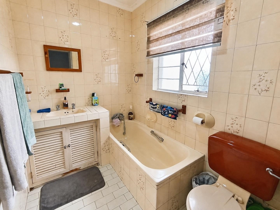 5 Bedroom Property for Sale in Brackendowns Gauteng