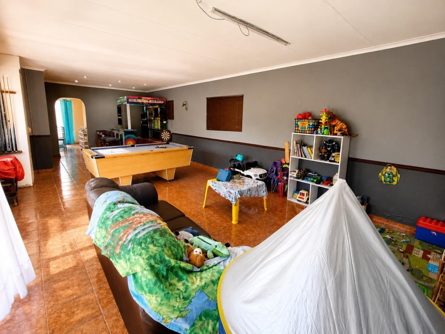 5 Bedroom Property for Sale in Brackendowns Gauteng
