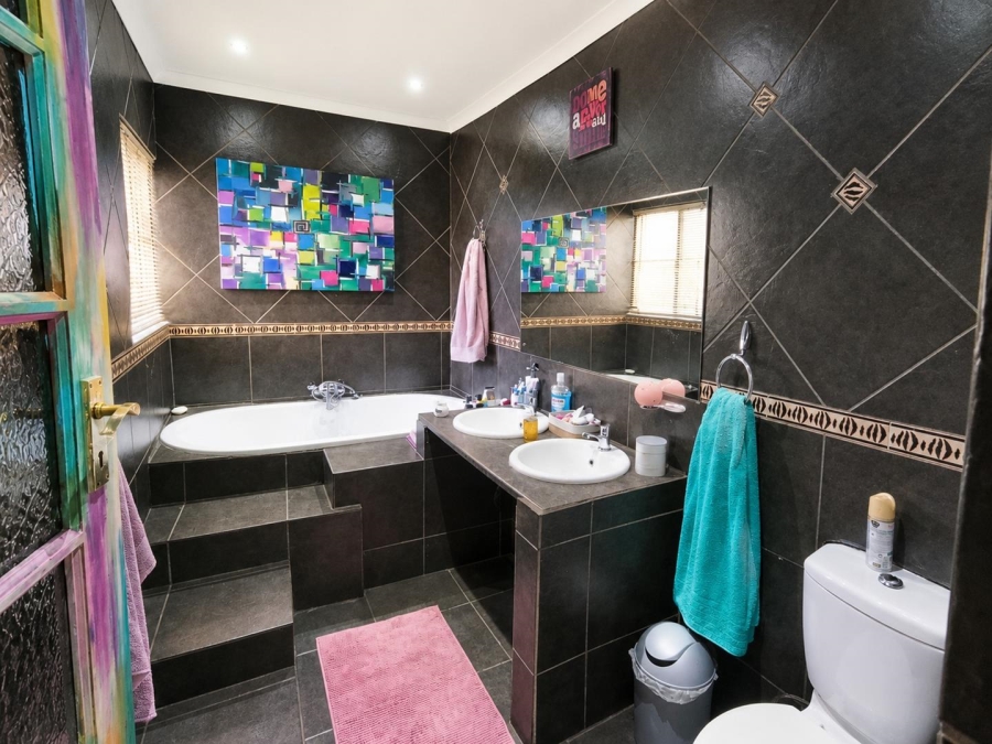 5 Bedroom Property for Sale in Brackendowns Gauteng